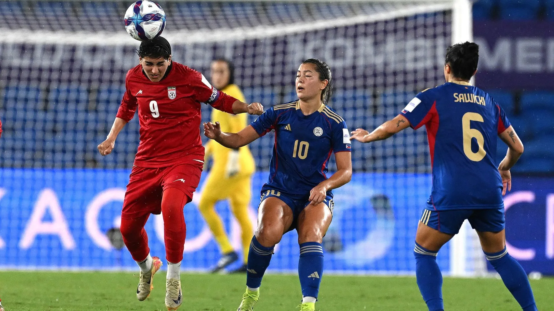 Dos futbolistas de Irán entrenaron con el club australiano Brisbane Roar tras solicitar asilo en el país