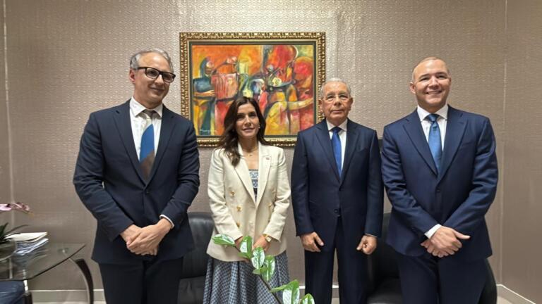 Danilo Medina y embajadora de EE.UU. fortalecen diálogo