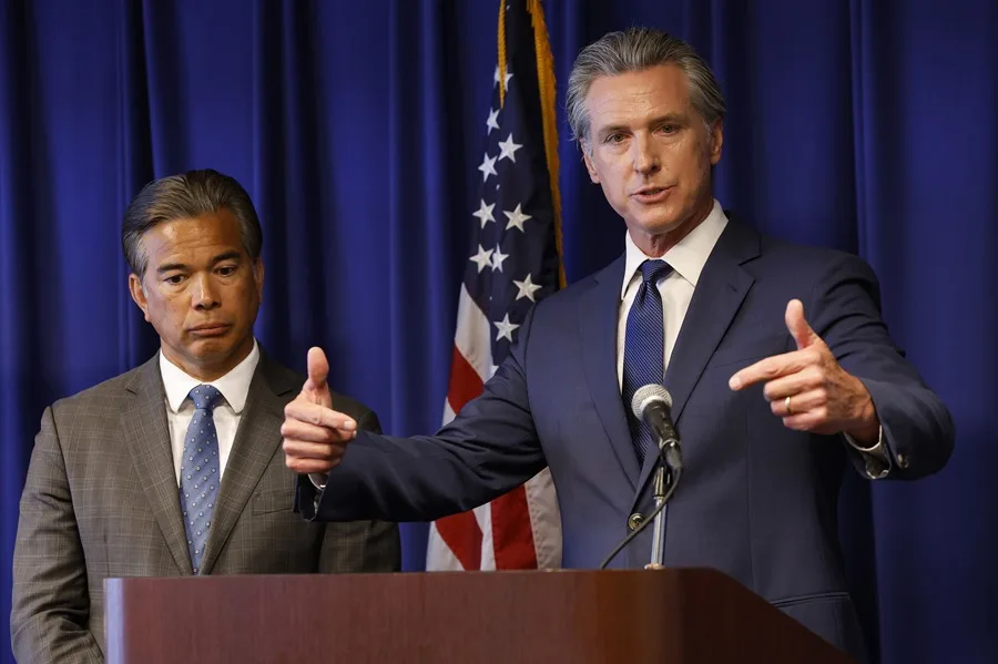 California demanda a Trump por oleoductos peligrosos