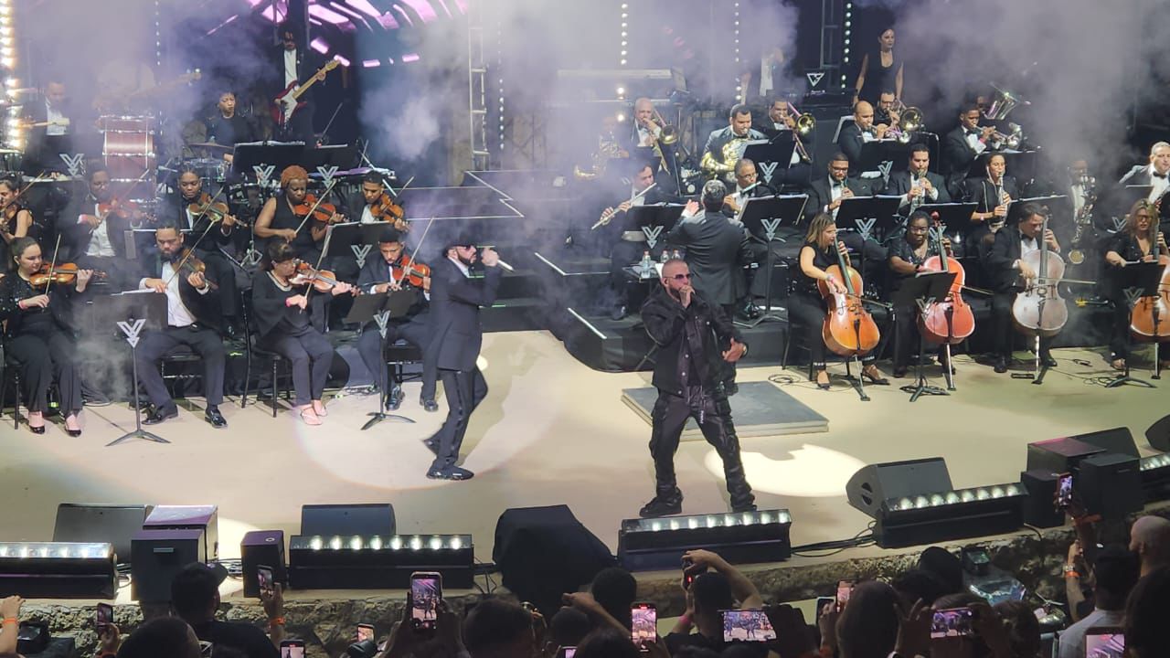 Yandel rompe Altos de Chavón con su “Yandel Sinfónico”