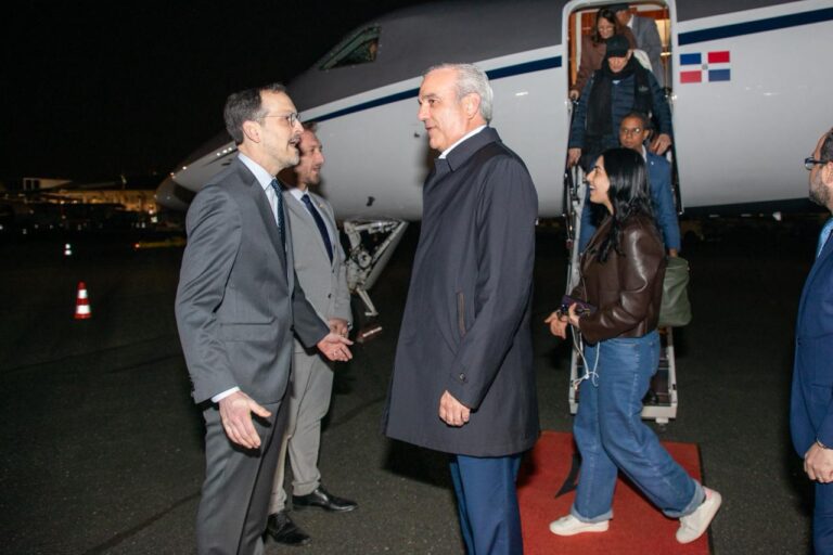 Luis Abinader en París: Foro Anticorrupción y Encuentros