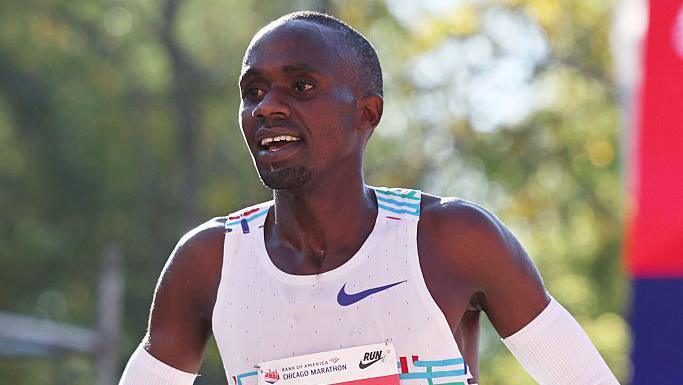 El ugandés Jacob Kiplimo ganó y estableció un nuevo récord mundial en el medio maratón que se corrió en Lisboa