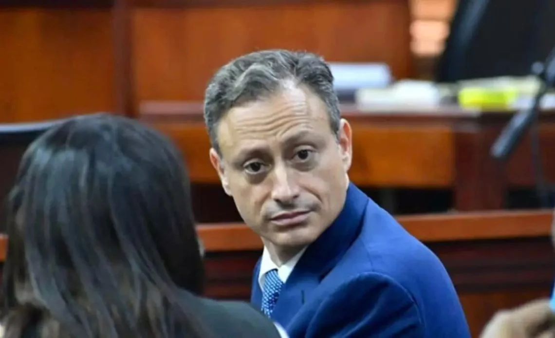 se niega salida del país por corrupción