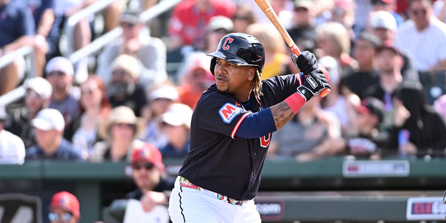 El pelotero dominicano José Ramírez se lastimó el hombro izquierdo tras una barrida en tercera base