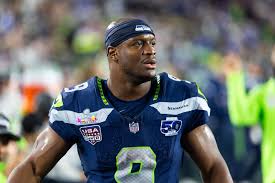 Kenneth Walker jugador Mas Valioso del pasado Super Bowl firmó por 45 millones de dolares y tres años con los Chiefs de Kansas City