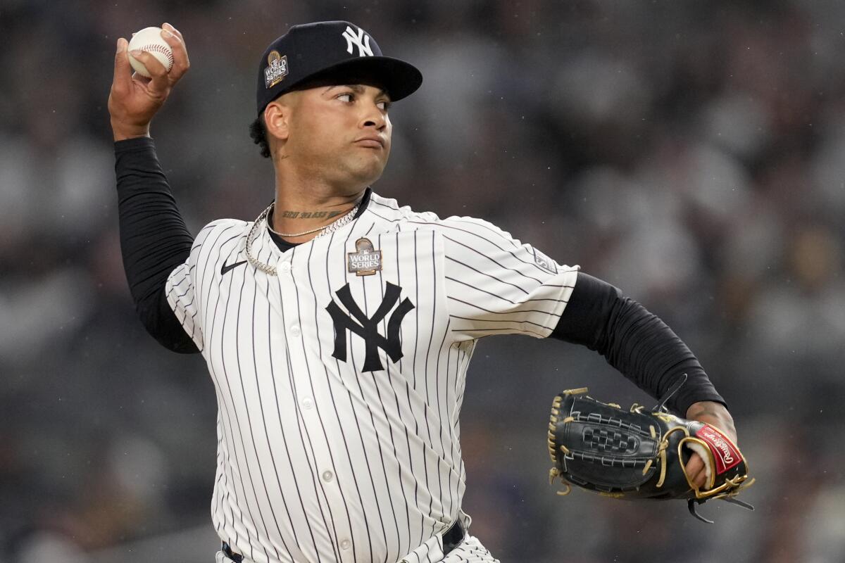 El lanzador dominicano Luis Gil no formará parte de la rotación abridora de los Yanquis de Nueva York al inicio de la temporada 2026