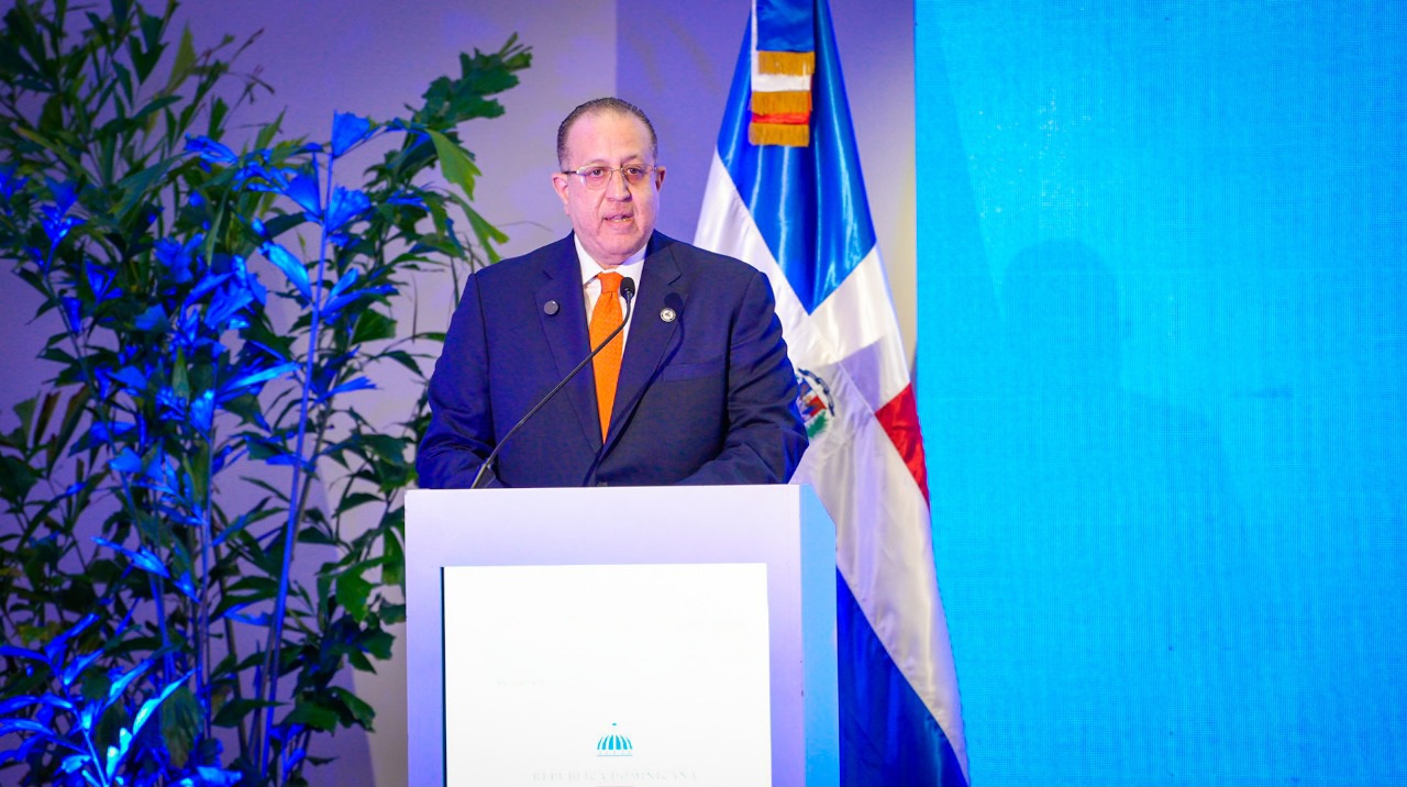 Ministro Magín Díaz asegura Gobierno prioriza medidas para mitigar impacto en el país por la crisis en Irán