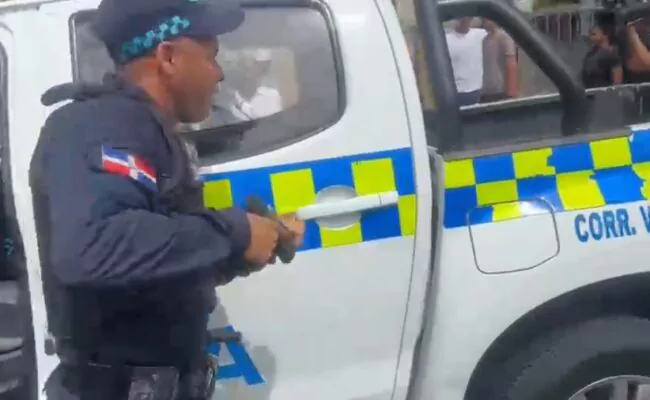 Agresión a prensa y policías