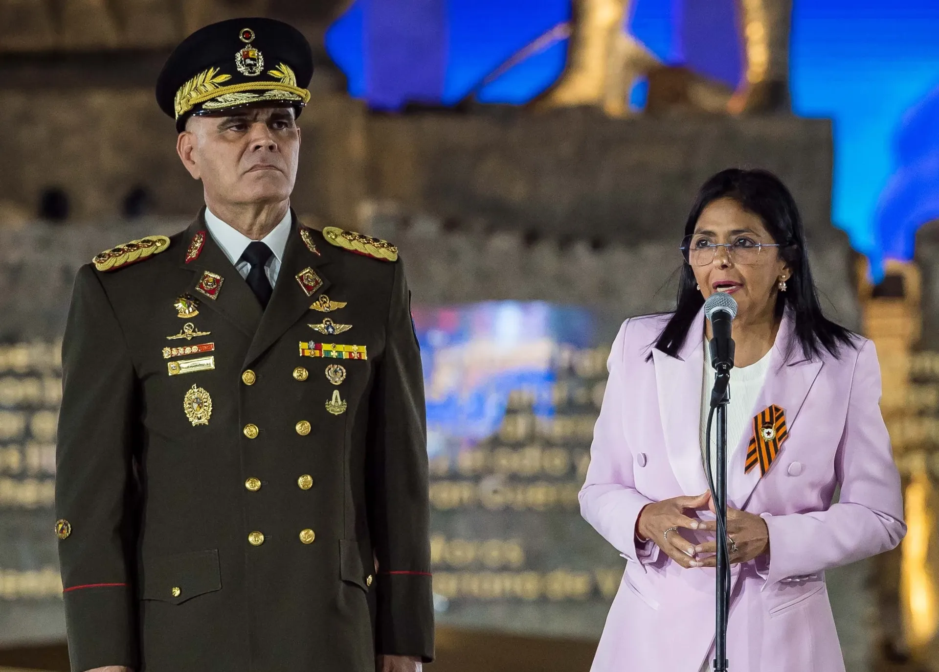 Cambia ministro de Defensa en Venezuela: Padrino López fuera