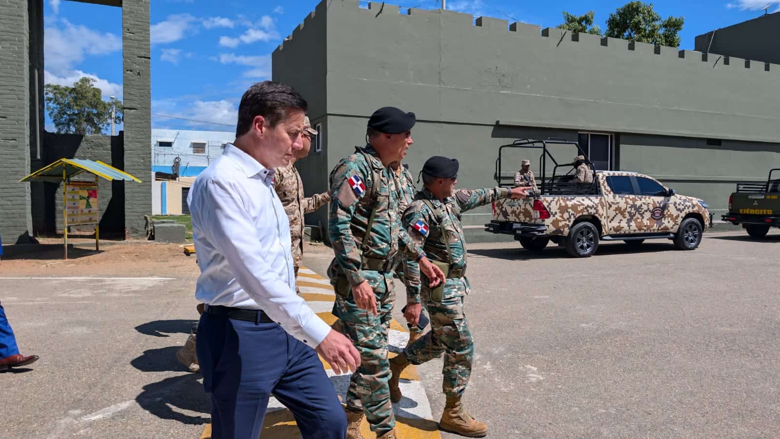 Senador Moreno Mejía visita Dajabón por crisis haitiana