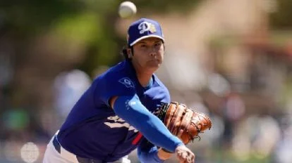 Shohei Ohtani debuto con cuatro ponches como lanzador en los campos de entrenamientos de Grandes Ligas