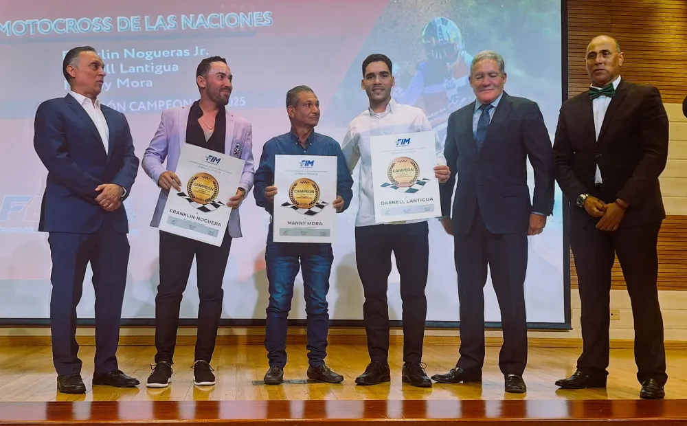 La Federación Dominicana de Motociclismo galardonó a los campeones y subcampeones nacionales de motocross y motovelocidad
