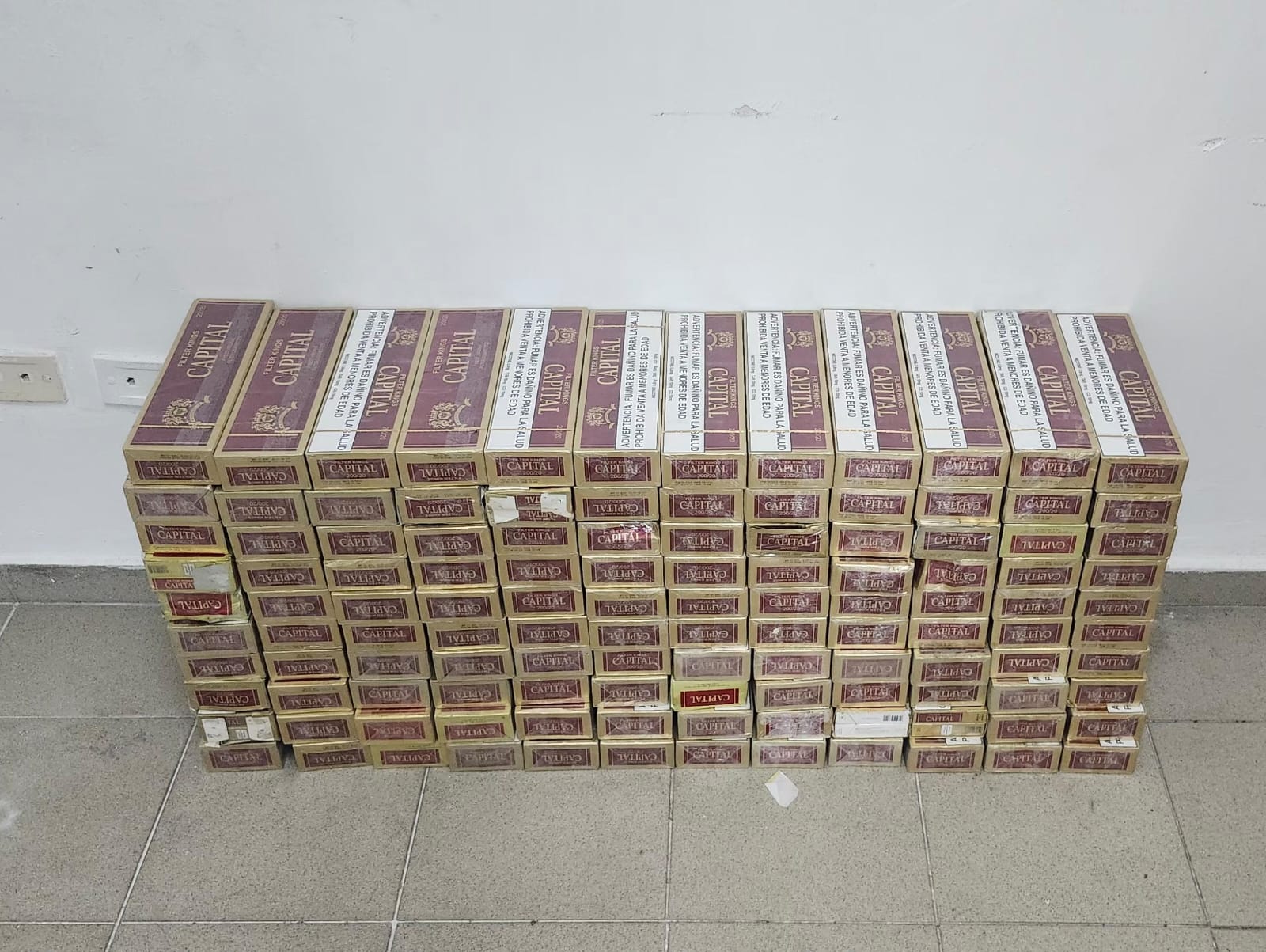 Ocupación de 24,000 cigarrillos ilícitos en Santo Domingo