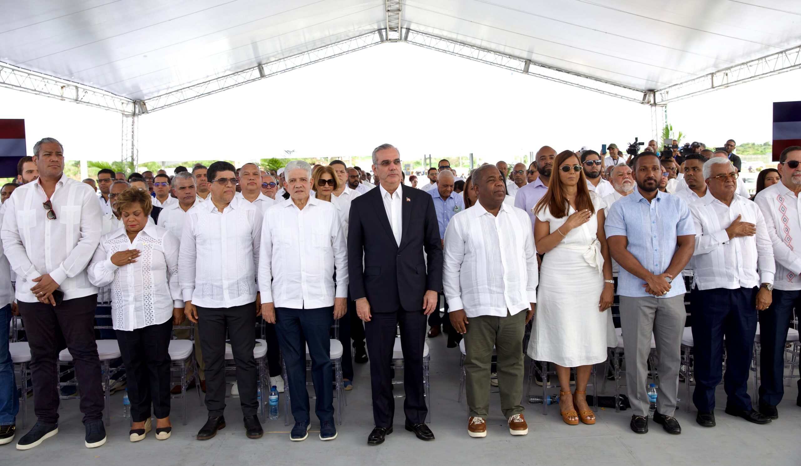 Renombramiento de Avenida en Honor a Peña Gómez