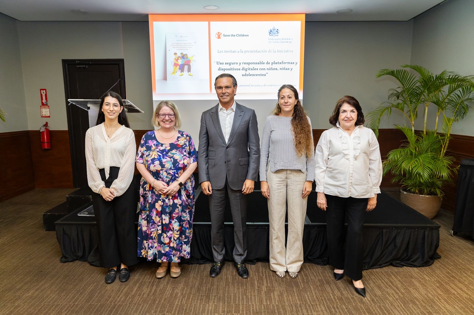 Embajada Británica y Save the Children Dominicana lanzan iniciativa “Conexión Segura” para promover el uso responsable de dispositivos móviles en la niñez y adolescencia