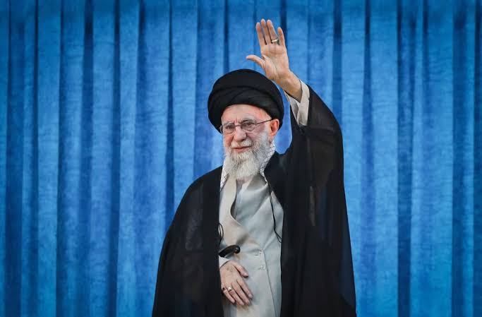 Irán desmiente la muerte de Alí Jameneí tras ataques