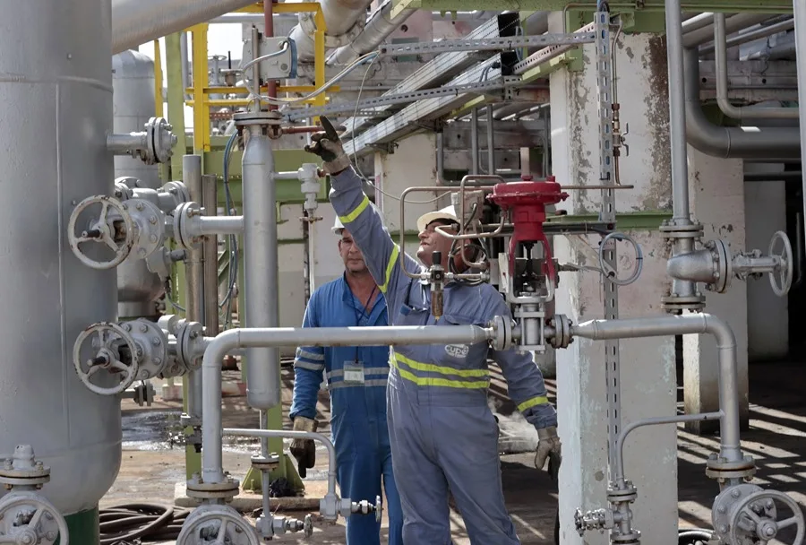 Precio del petróleo Brent sube por tensiones en Oriente Medio