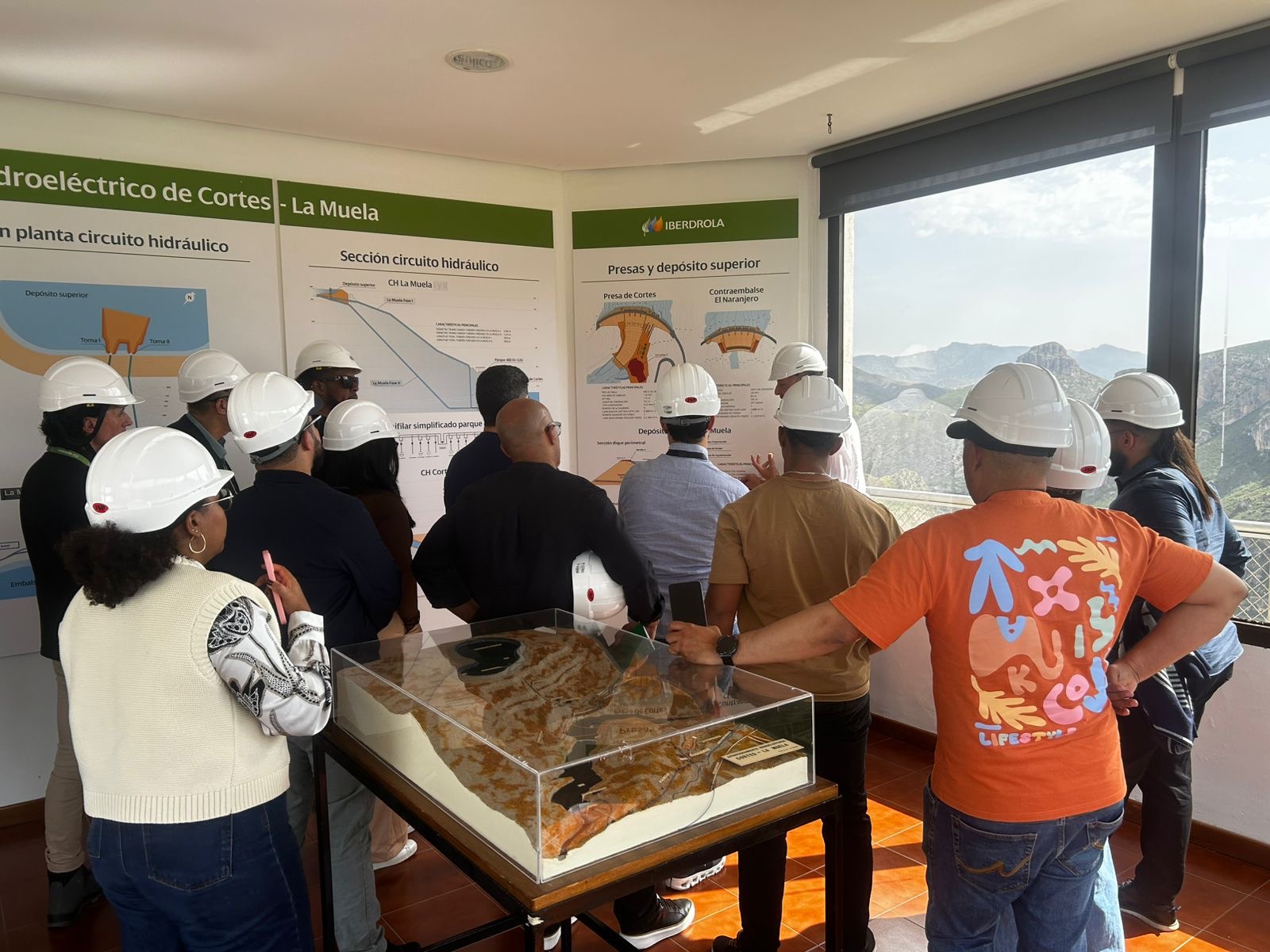 Dominicanos realizan pasantía en España sobre regulación y transición energética a través de programa de IGLOBAL