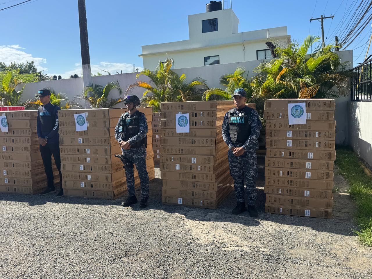 Ocuparon 545 televisores en operación policial