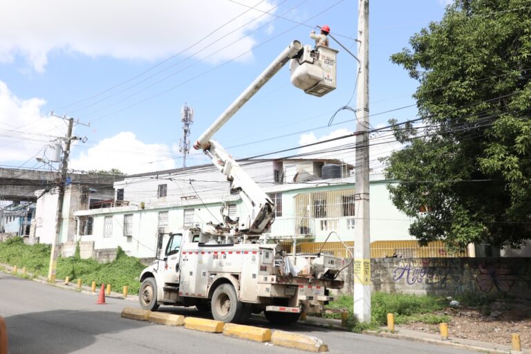EDEESTE mejora alumbrado público en Santo Domingo y RD