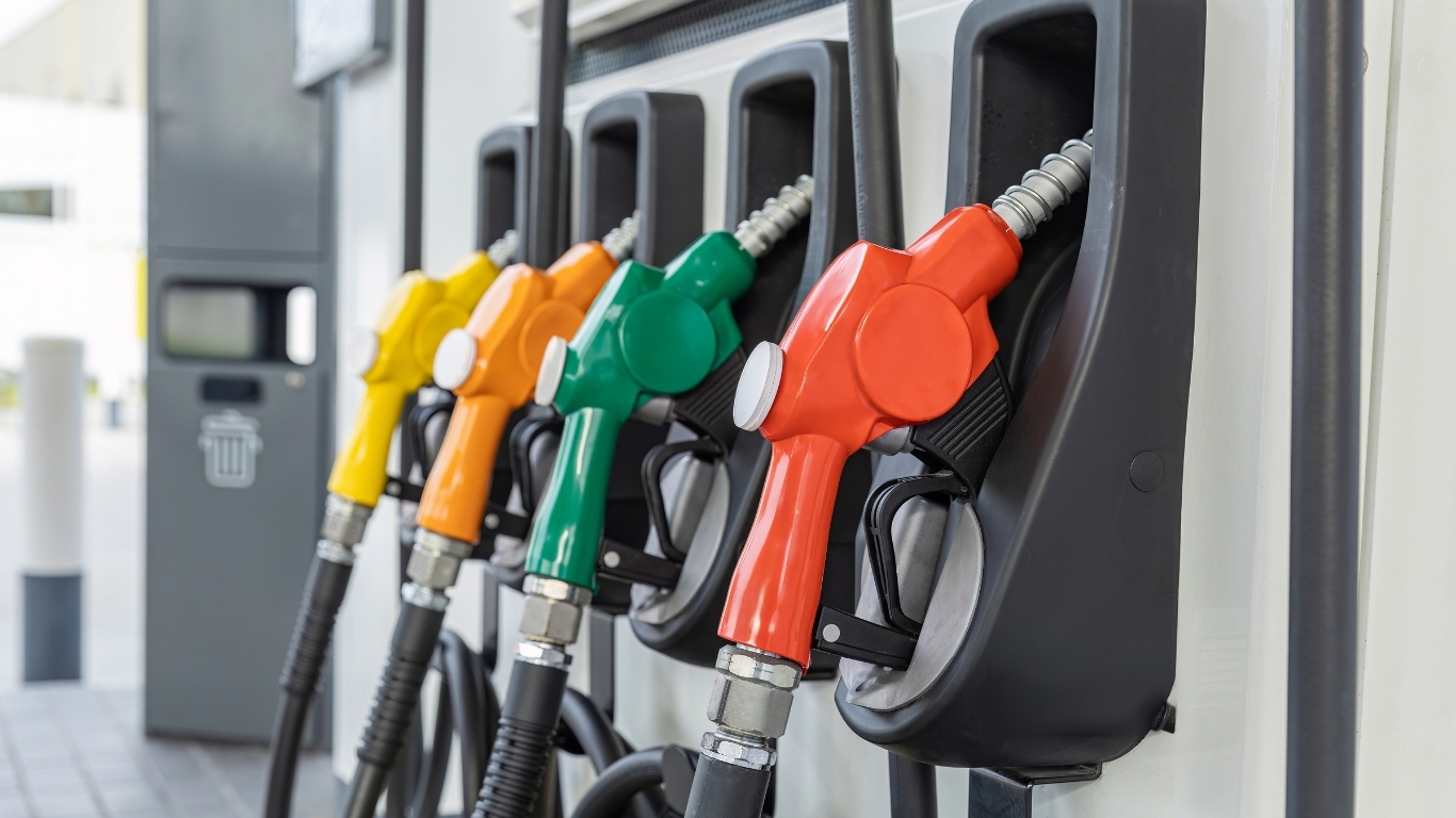 Suben los precios de los combustibles! Gasolina premiun y gasoil óptimo 9 pesos, gasolina y gasoil regular 7 pesos