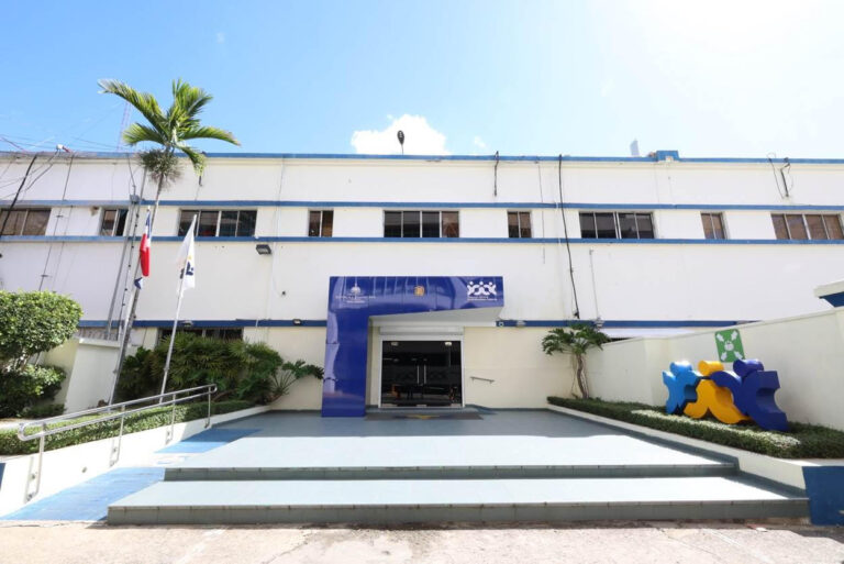 Nuevo Reglamento RPE: Moderniza Contrataciones en RD