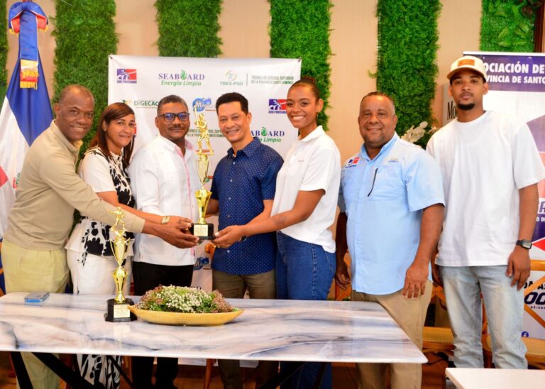 Abraham Hiraldo y Christopher Paniagua fueron reconocidos como los Jugadores de la Semana en el Torneo de Béisbol Superior de la Provincia Santo Domingo