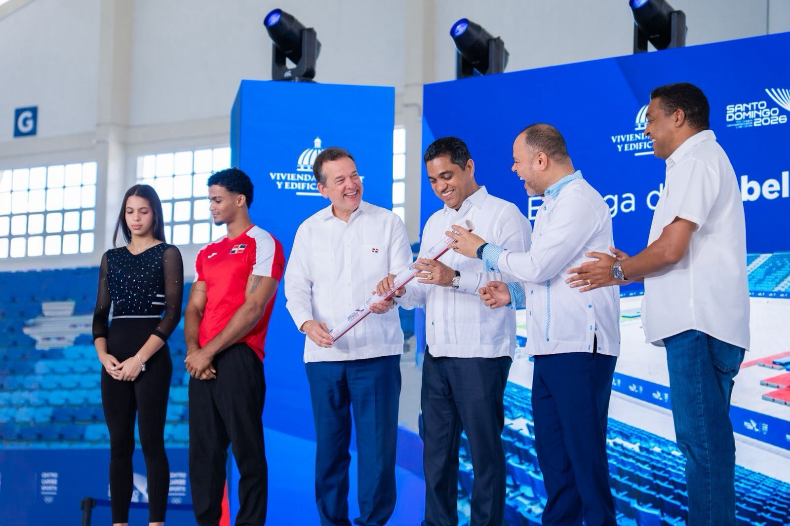 El ministro de Vivienda, Hábitat y Edificaciones Víctor- Ito- Bisonó entregó el remodelado Pabellón de Gimnasia ubicado en el Parque del Este