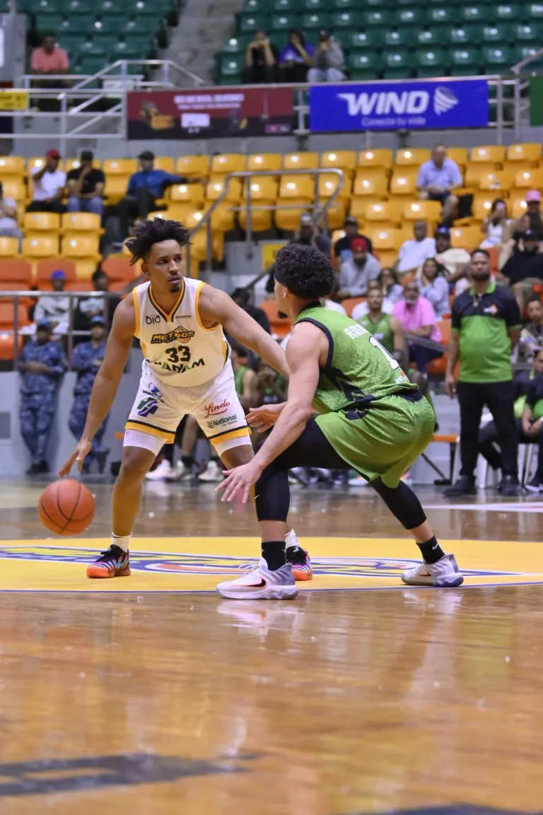 Los Metros de Santiago derrotaron a los Soles del Este, en la continuación de la Súper Liga de Baloncesto