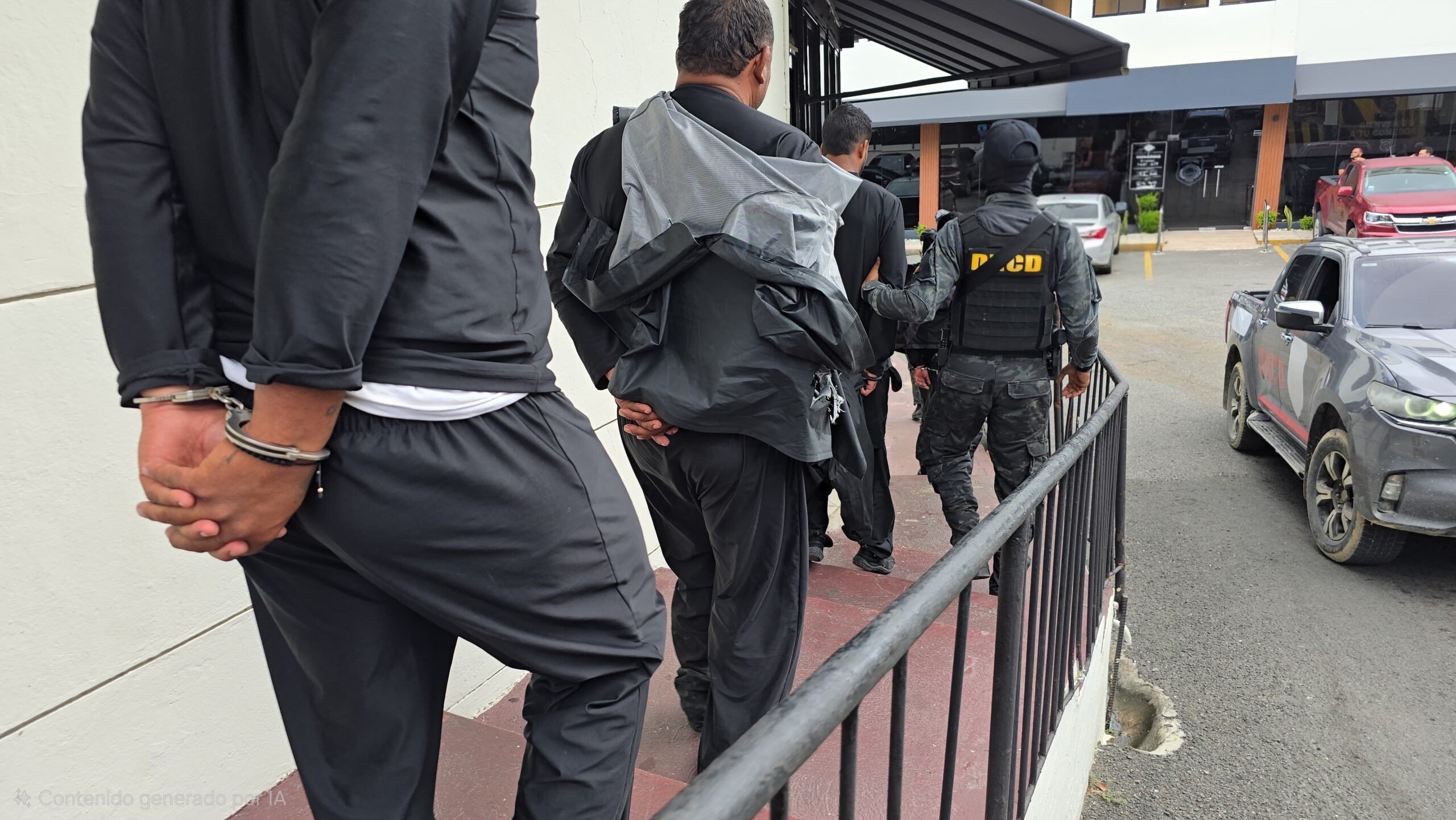 DNCD y Armada detienen narcolancha con 450 paquetes de cocaína