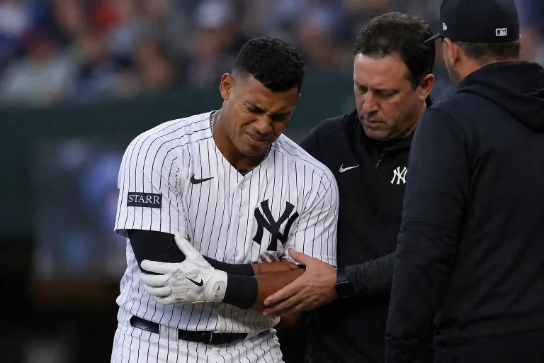 Jasson Dominguez se someterá a varias pruebas para determinar los daños causados por un pelotazo en su codo izquierdo