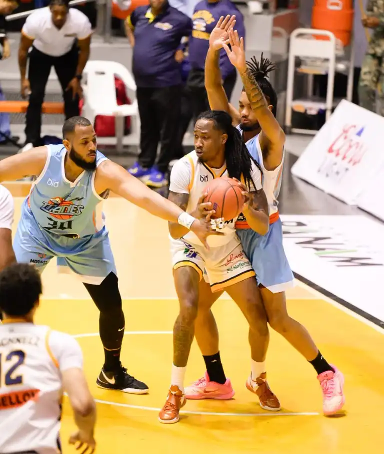 Los Metros de Santiago derrotaron a los Titanes del Sur y se mantienen invictos en la Super Liga de Basket