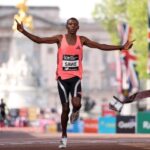 Sebastian Sawe rompió el récord mundial masculino por 65 segundos al ganar el maratón de Londres el domingo
