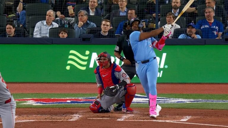 El dominicano Vladimir Guerrero Jr. conectó un doble que impulsó la carrera de la ventaja en la victoria de Toronto ante Milwaukee