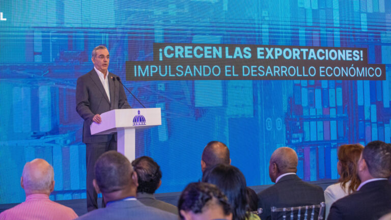 República Dominicana alcanza récord de exportaciones con US$1,448.6 millones en un mes, según datos oficiales