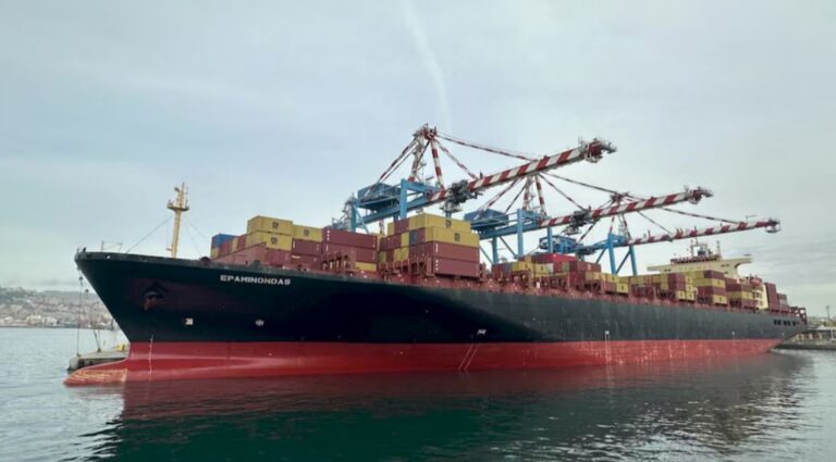 Escala la tensión en Ormuz: Irán ataca e incauta buques comerciales