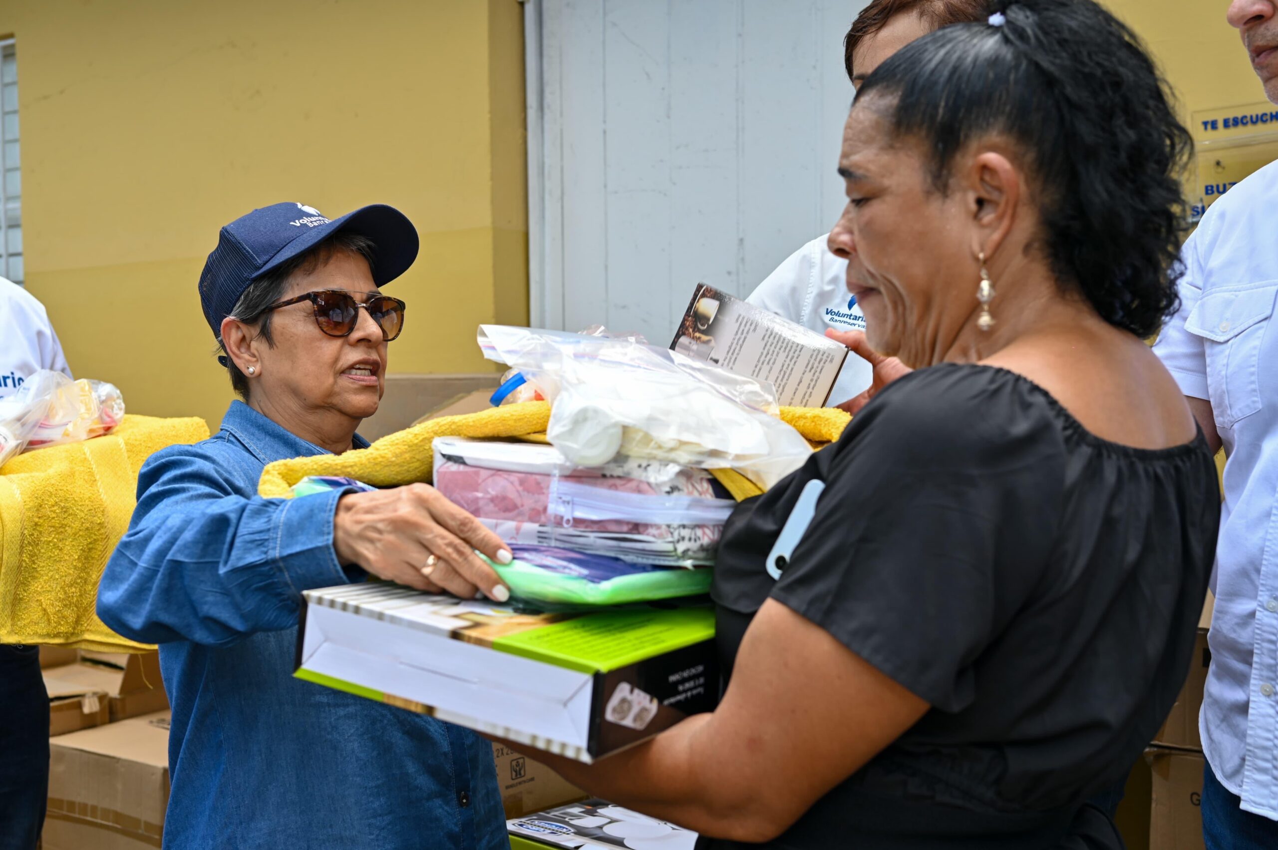 El Voluntariado Banreservas asiste a familias afectadas por inundaciones en varias provincias
