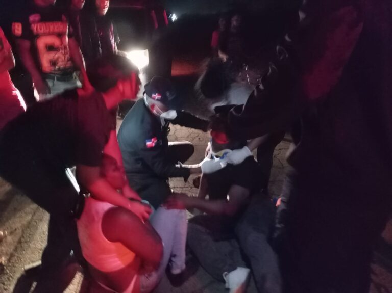 Hombre en presunto estado de embriaguez atropella a cinco personas en San Pedro de Macorís