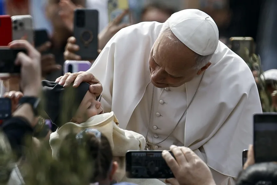 León XIV lavará los pies a sacerdotes en Jueves Santo