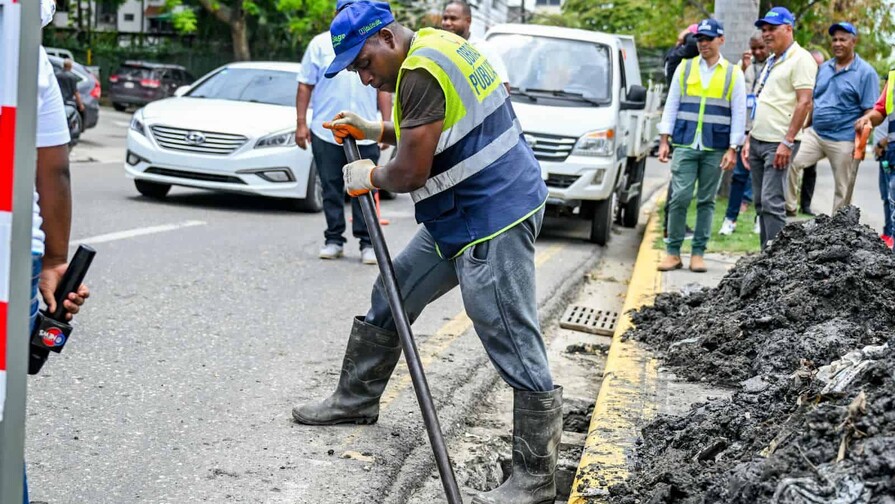 Refuerzan limpieza de drenajes en Santiago por riesgo de aguaceros intensos