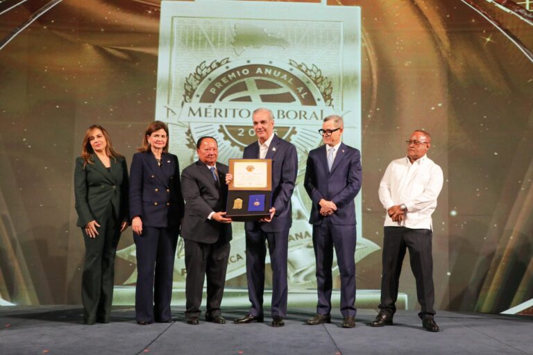 Premio al Mérito Laboral: Celebración en RD