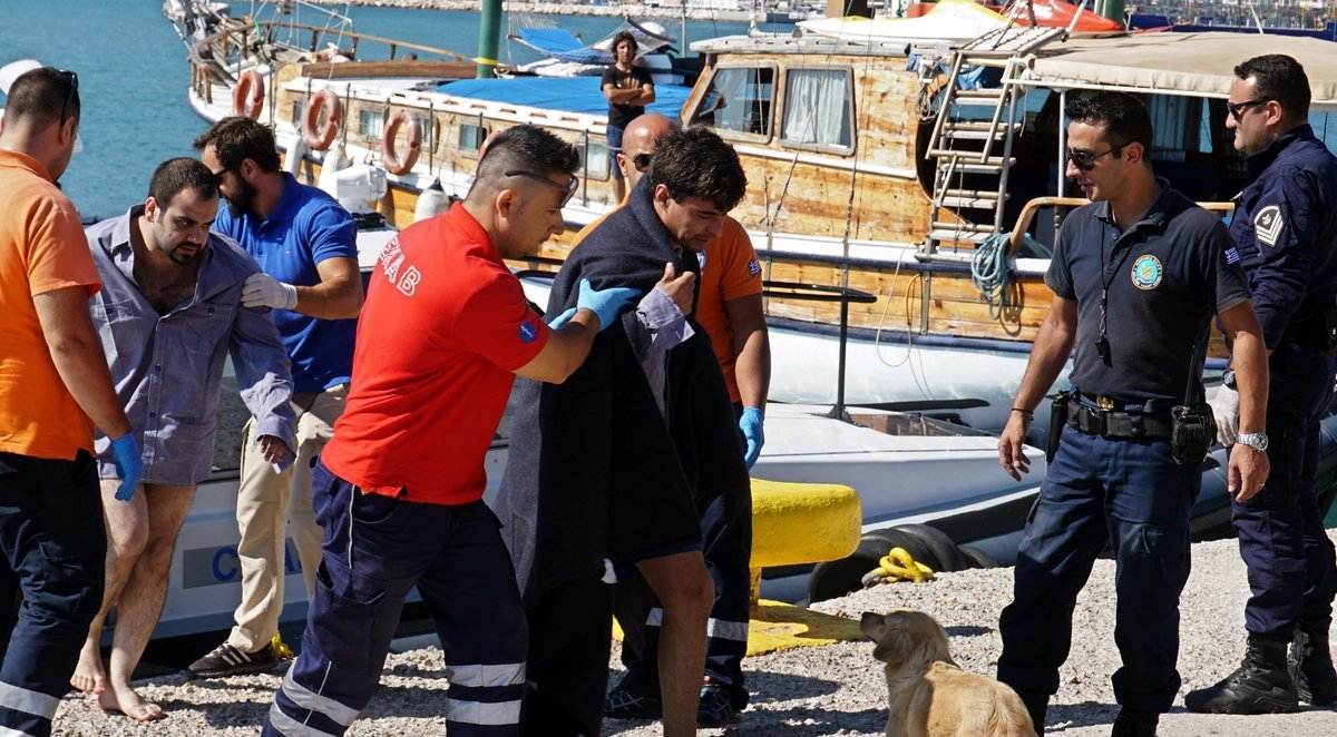 Barco turístico se hunde en Turquía, todos a salvo