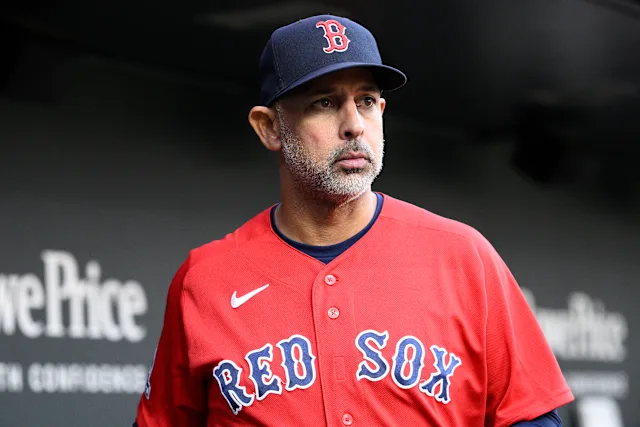 Alex Cora agradece a los Medias Rojas de Boston por su tiempo como manager y jugador del equipo