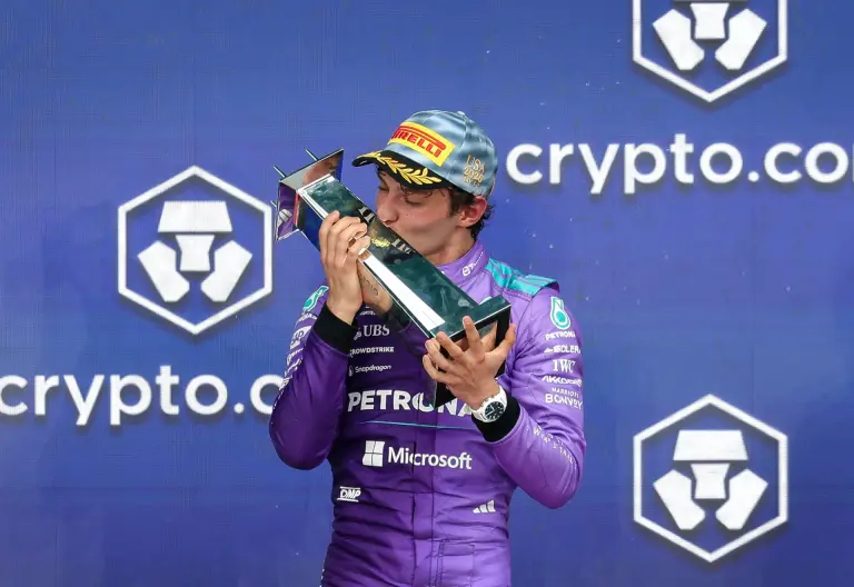 El italiano Andrea Kimi Antonelli de la escuderia Mercedes Benz ganó el Gran Premio de Fórmula Uno celebrado en Miami