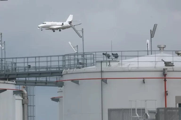 Flexibilizan normas aéreas por crisis de queroseno