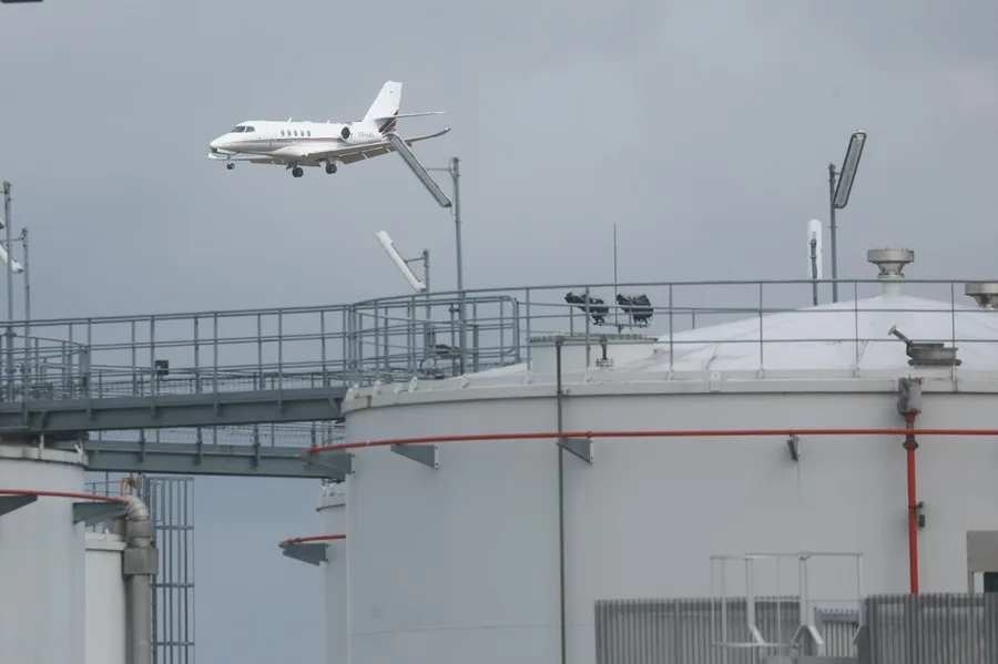 Flexibilizan normas aéreas por crisis de queroseno