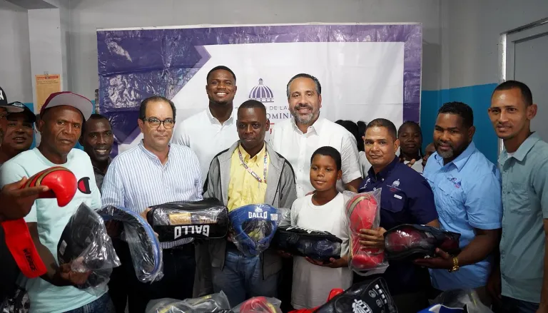 El Instituto Nacional de Educación Física y el Ministerio de Deportes y Recreación rescatan el club de boxeo Samuel Santana