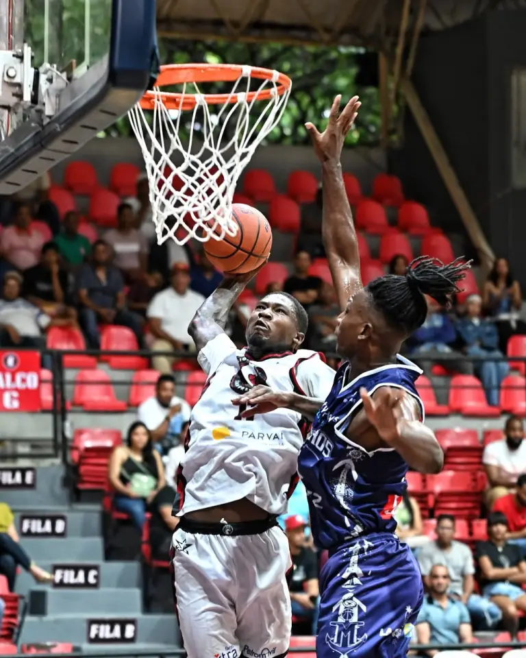 Los Gigantes de San Francisco de Macorís vencieron a los Marineros de Puerto Plata en la continuación de la Super Liga de Basket