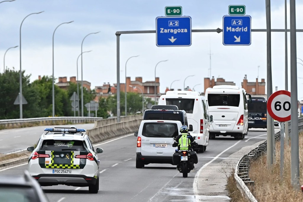 Los 14 pasajeros del Hondius llegan al Gómez Ulla para hacer la cuarentena mientras continúa el desembarco del resto de pasajeros