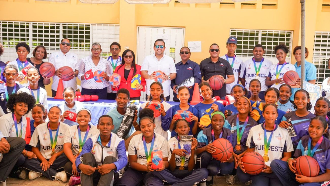 El Instituto Nacional de Educación Física entregó utilería deportiva a 10 centros educativos de la zona fronteriza de país